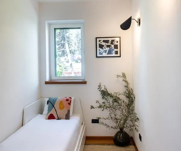 Airy Seafront 1920s * Split