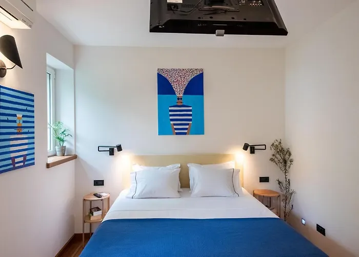 Airy Seafront 1920s *