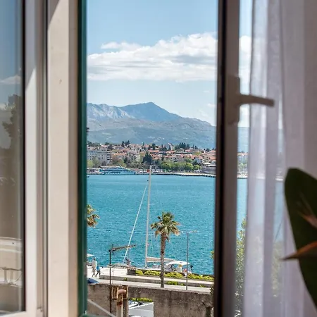 Airy Seafront 1920s Apartment *