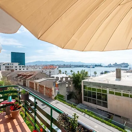 Airy Seafront 1920s Apartment *