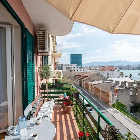 Apartman Airy Seafront 1920s Split