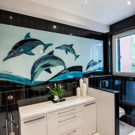 Airy Seafront 1920s Lägenhet Split