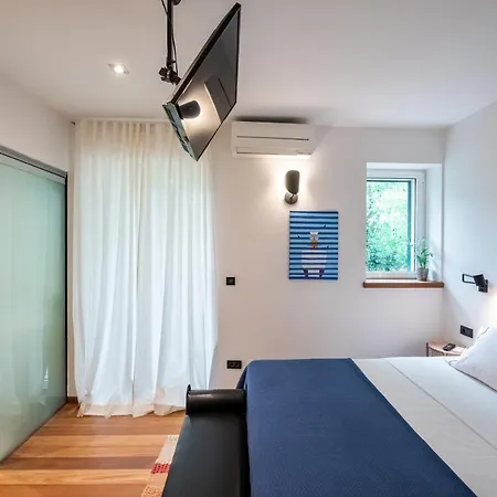 Airy Seafront 1920s Lägenhet