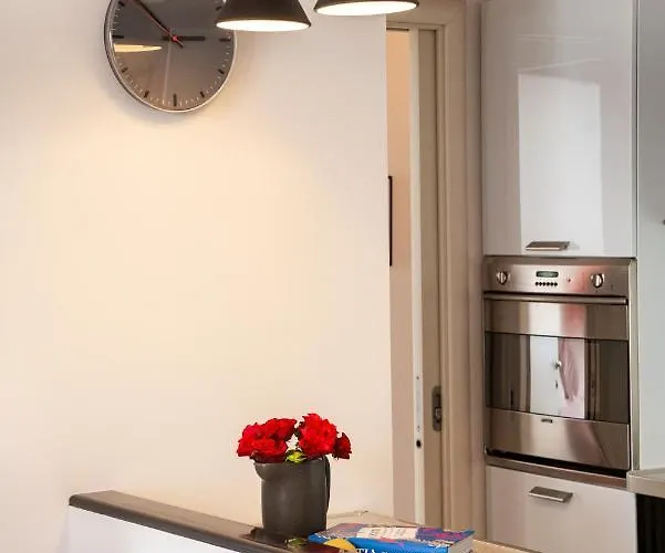 Airy Seafront 1920s Appartement Split