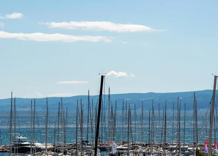 Airy Seafront 1920s *